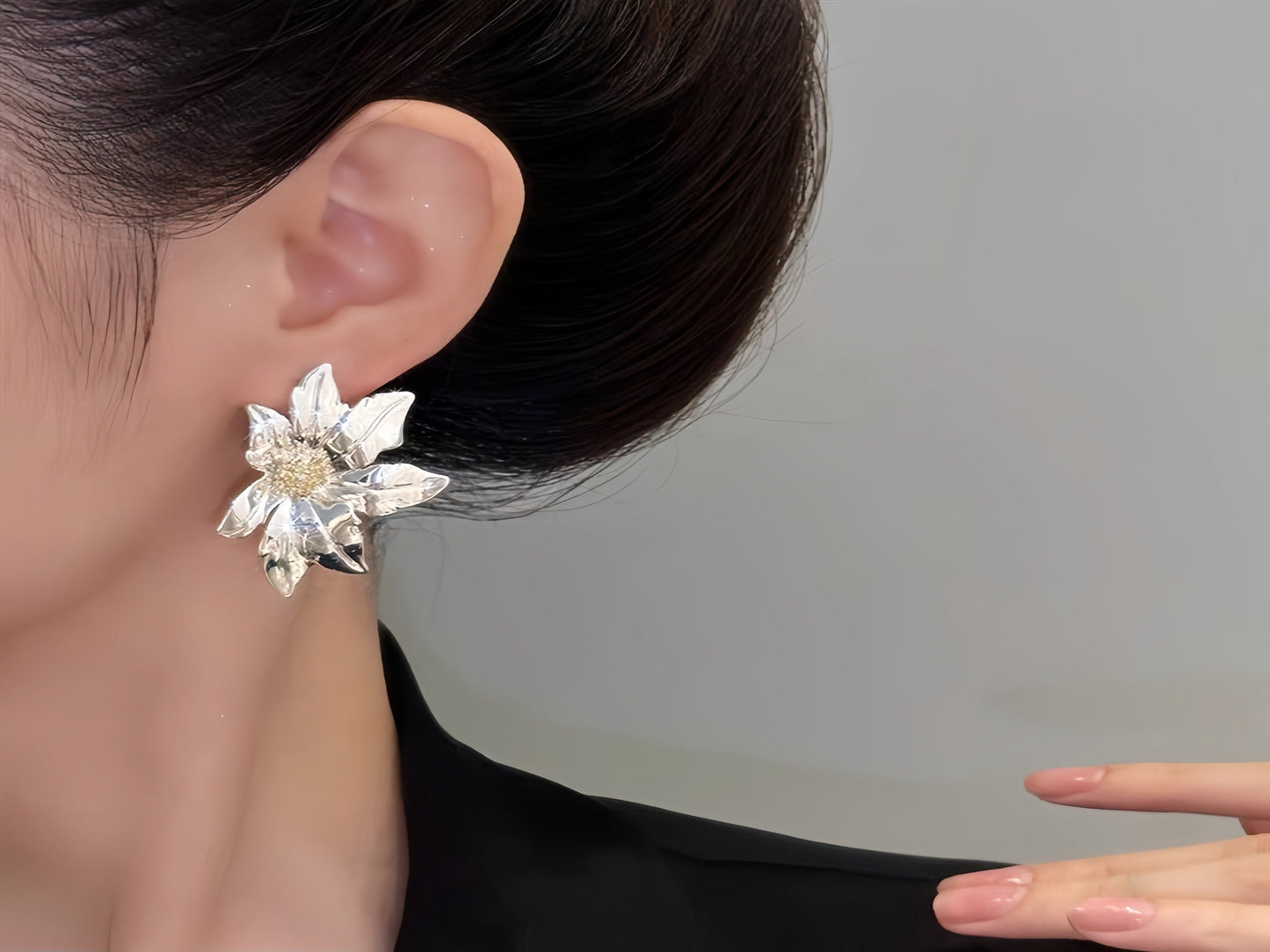 Flower Earrings Earrings from SHOPQAQ