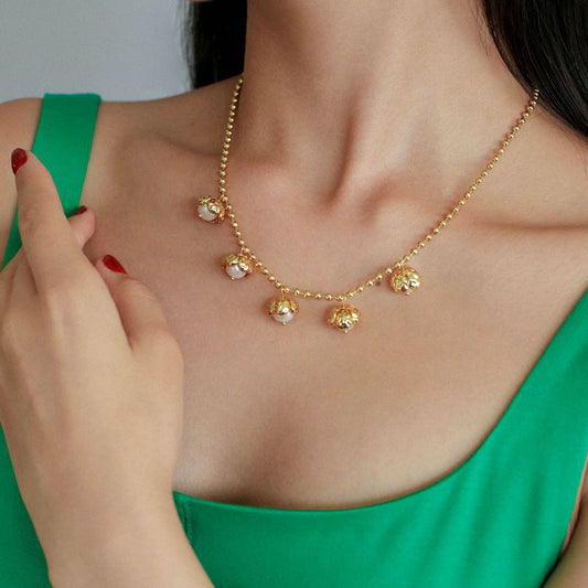 Stop Going to the Salon: Try 5 Flower Stamen Pearl Necklace Instead
