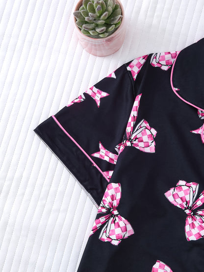A Two-Piece Set of Women'S Pajamas Featuring a Bow Tie Print, Consisting of a Short-Sleeved Collared Button-Up Top And Loose Elastic Shorts, Perfect for Casual Outdoor Or Home Comfort.