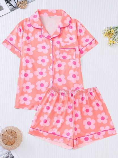 Powder satin-look pajama set with white daisy print — short-sleeve button-up top with chest pocket and elastic waist shorts, 95% Polyester/5% Elastane