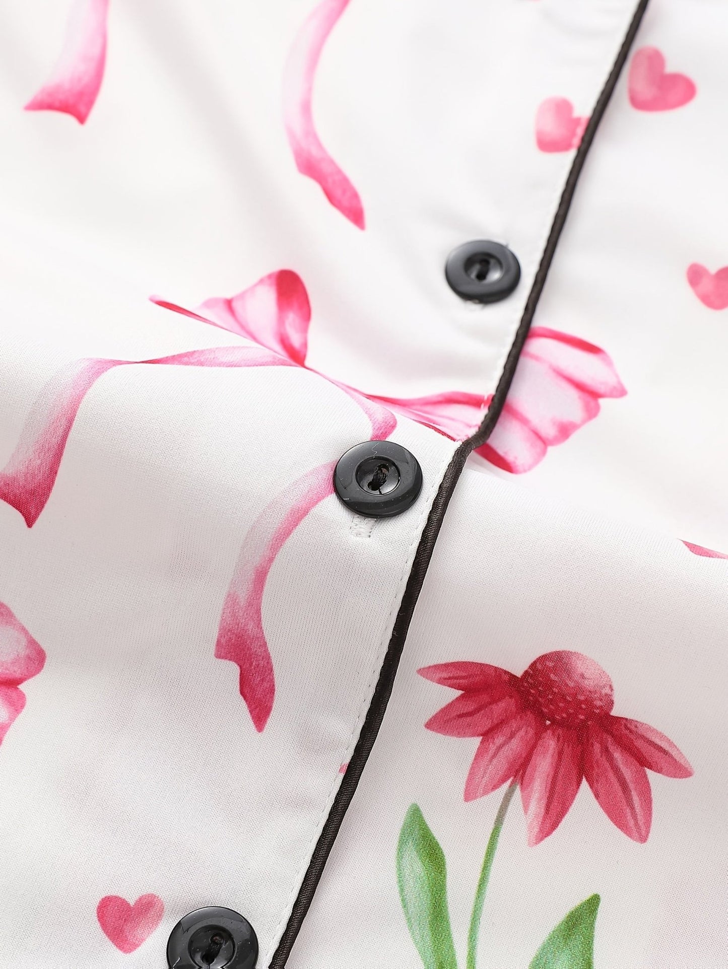 White satin-look short-sleeve pajama set with pink bow and floral print, piped trim, chest pocket and elastic waist shorts in 95% Polyester 5% Elastane — travel-ready silky stretch loungewear