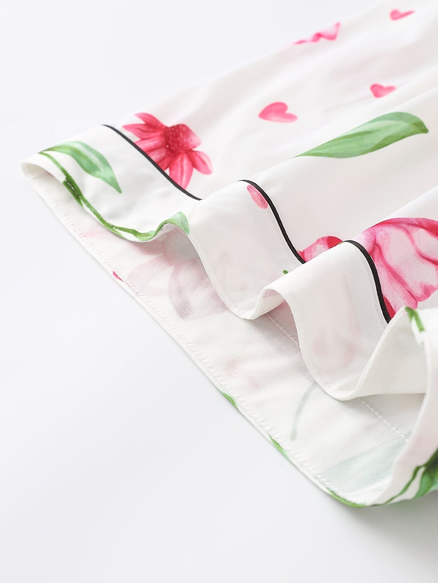 White satin-look short-sleeve pajama set with pink bow and floral print, piped trim, chest pocket and elastic waist shorts in 95% Polyester 5% Elastane — travel-ready silky stretch loungewear