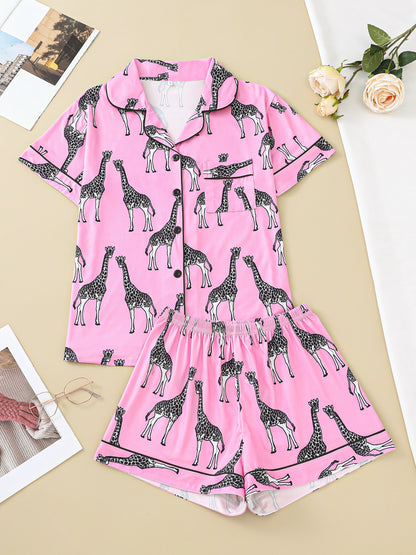 Hot satin-look pajama set with black-and-white giraffe print — short-sleeve button-up top with chest pocket and elastic waist shorts, 95% Polyester/5% Elastane