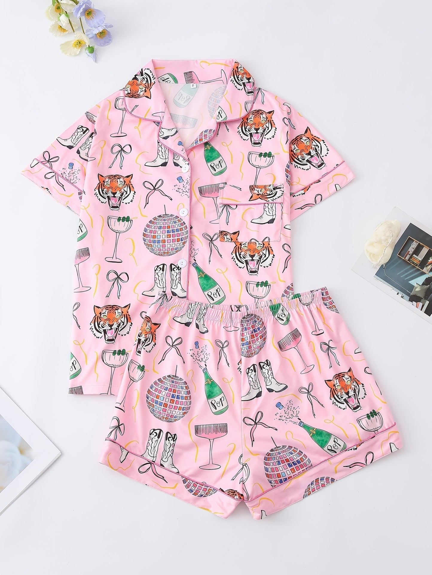 Pink satin-look short-sleeve pajama set with party tiger print, piped trim, chest pocket and elastic waist shorts in 95% Polyester 5% Elastane