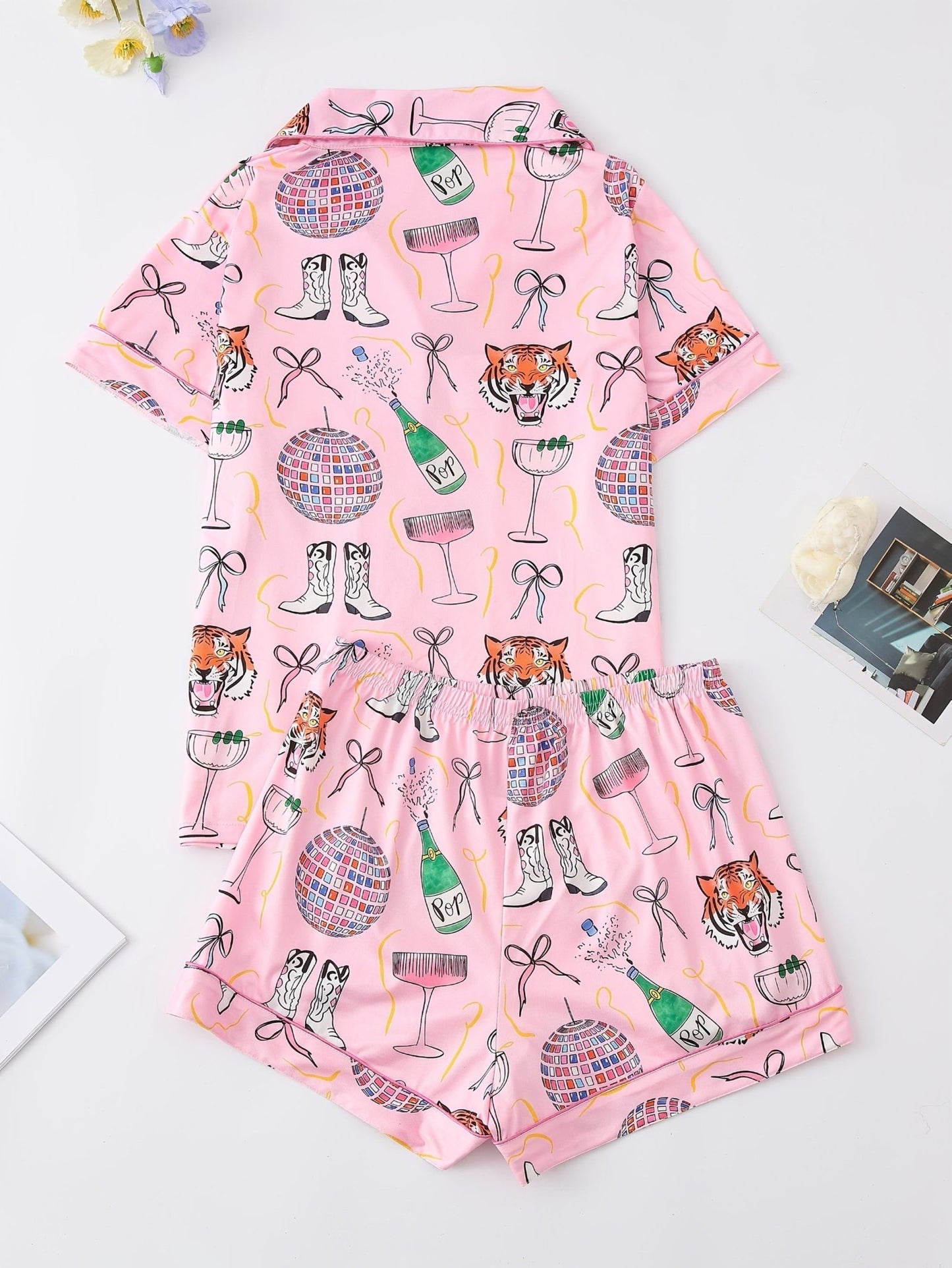 Pink satin-look short-sleeve pajama set with party tiger print, piped trim, chest pocket and elastic waist shorts in 95% Polyester 5% Elastane