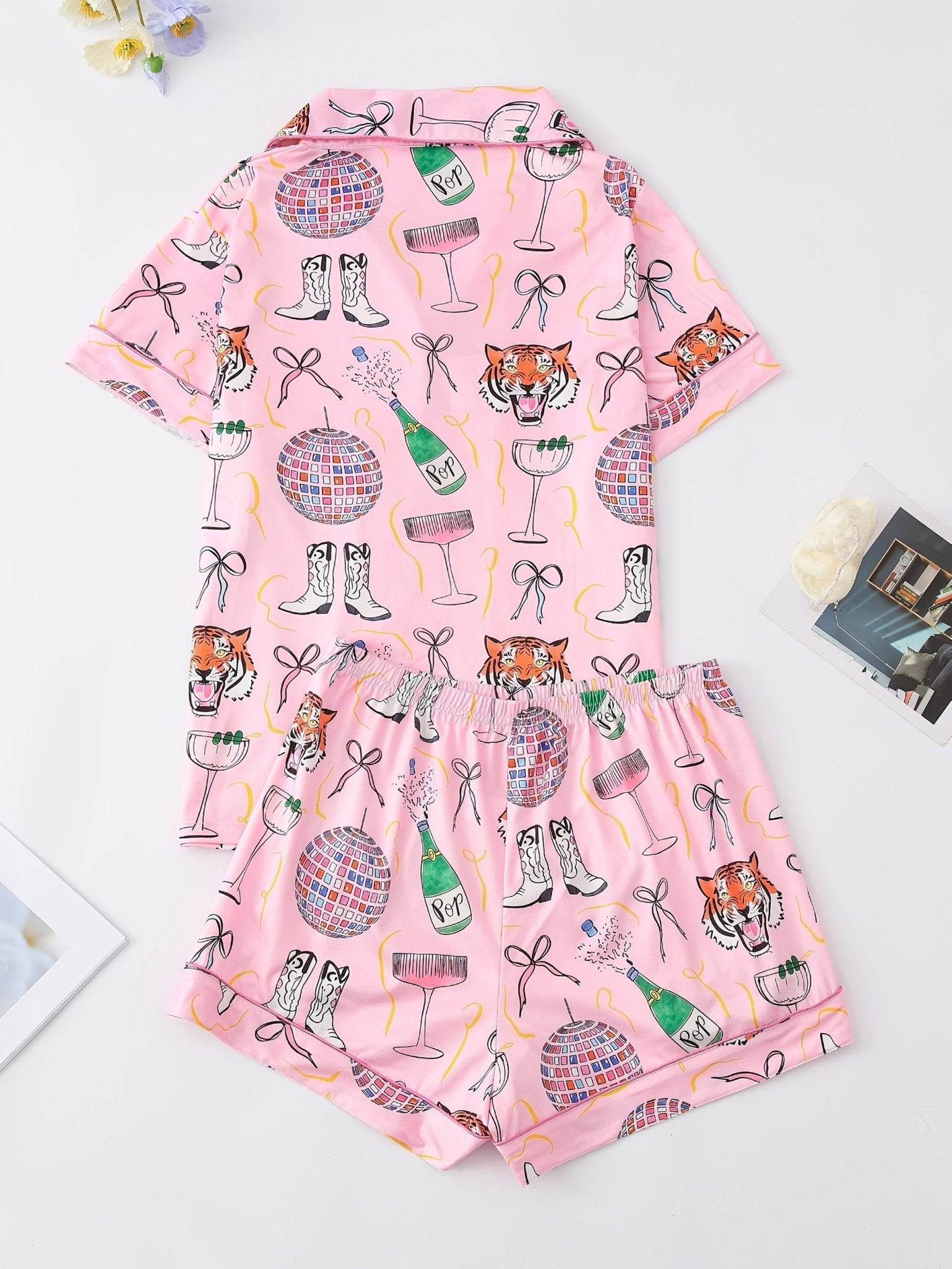 Pink satin-look short-sleeve pajama set with party tiger print, piped trim, chest pocket and elastic waist shorts in 95% Polyester 5% Elastane