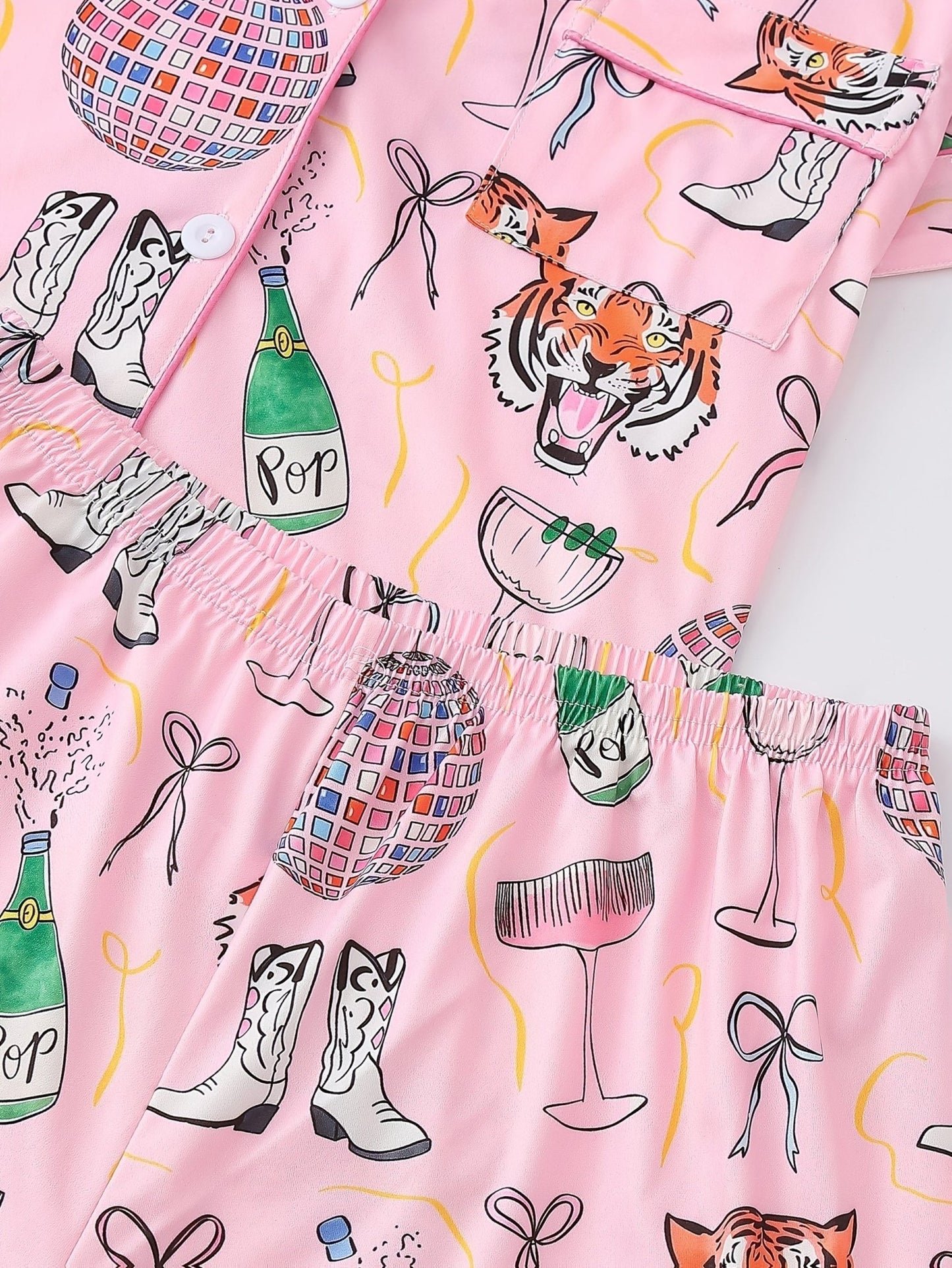 Pink satin-look short-sleeve pajama set with party tiger print, piped trim, chest pocket and elastic waist shorts in 95% Polyester 5% Elastane