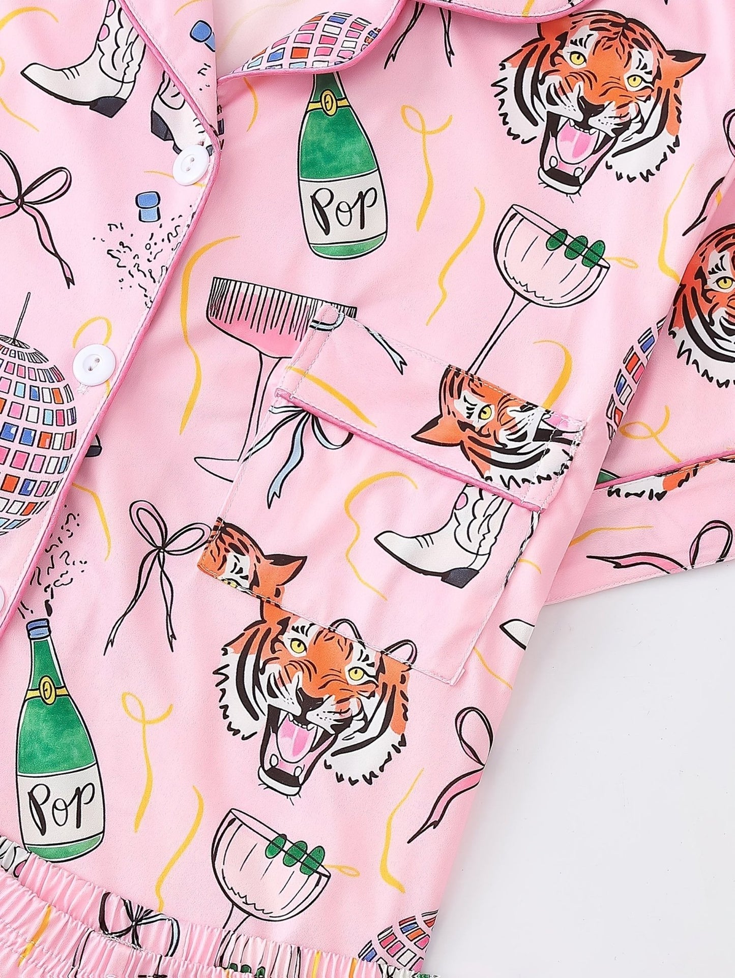 Pink satin-look short-sleeve pajama set with party tiger print, piped trim, chest pocket and elastic waist shorts in 95% Polyester 5% Elastane