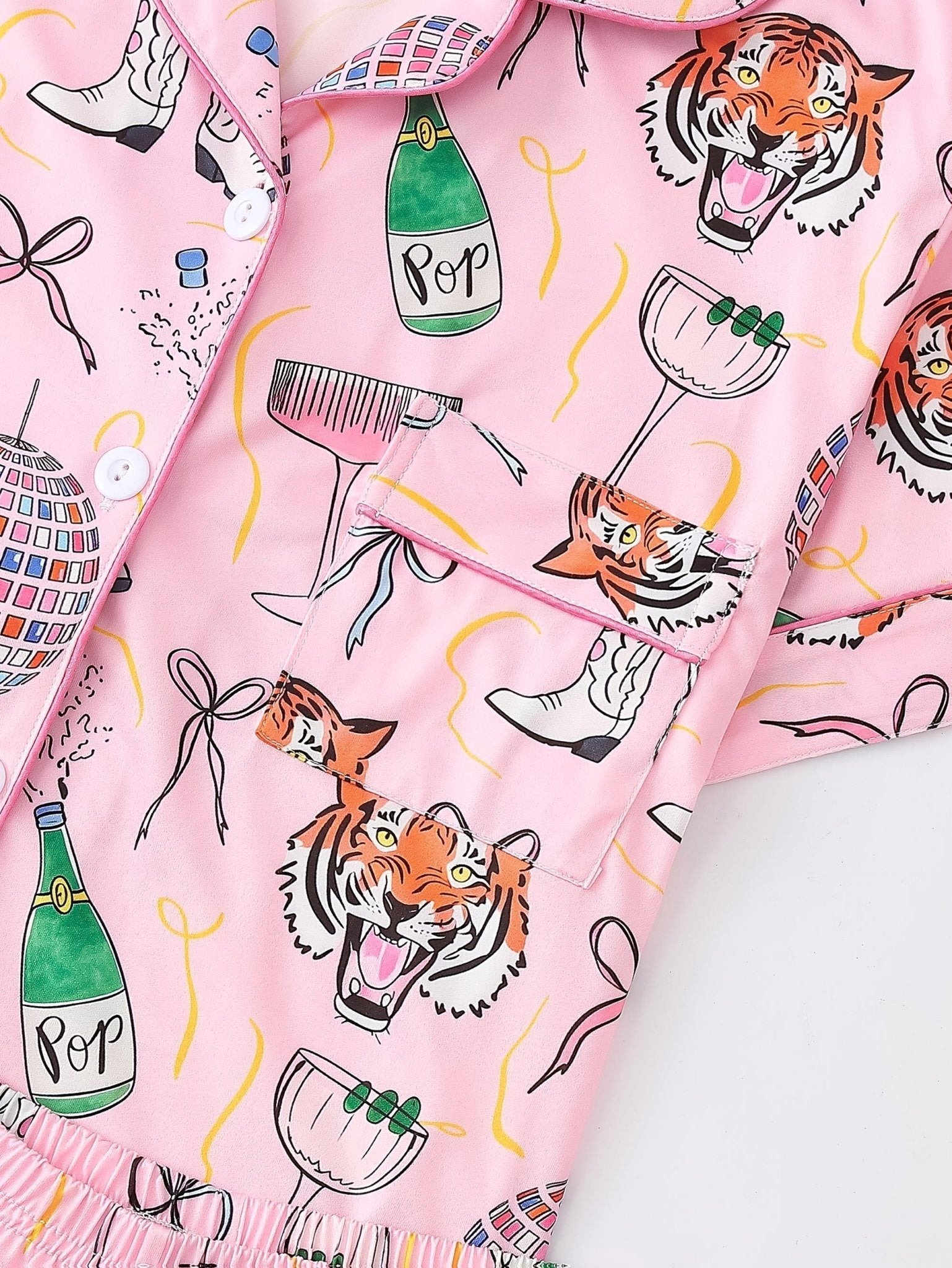 Pink satin-look short-sleeve pajama set with party tiger print, piped trim, chest pocket and elastic waist shorts in 95% Polyester 5% Elastane