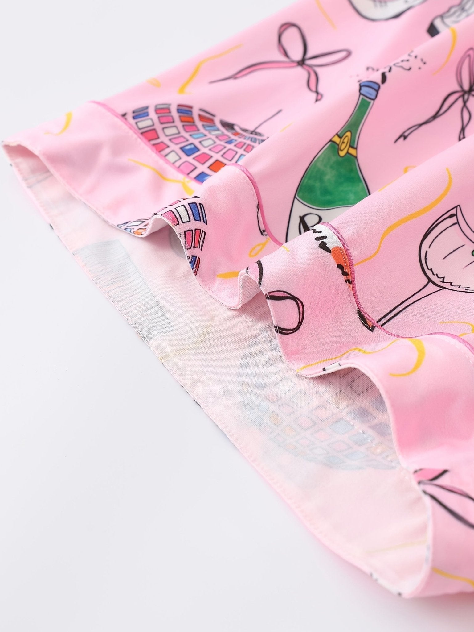 Pink satin-look short-sleeve pajama set with party tiger print, piped trim, chest pocket and elastic waist shorts in 95% Polyester 5% Elastane