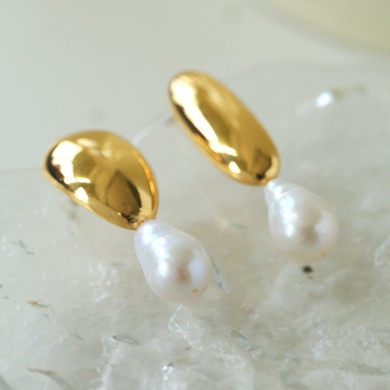 Effortlessly Stylish: Asymmetrical Metal and Pearl Earrings | earrings | 18k gold plated, 8new, _badge_new, earrings, Freshwater pearl, gold earrings, pearl, pearl earrings | SHOPQAQ