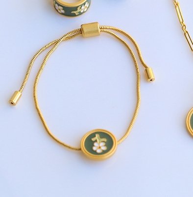 Enamel Green Small Flower Bracelet | Bracelets | 18k, Bracelet, Enamel, enamel glaze, sale | SHOPQAQ